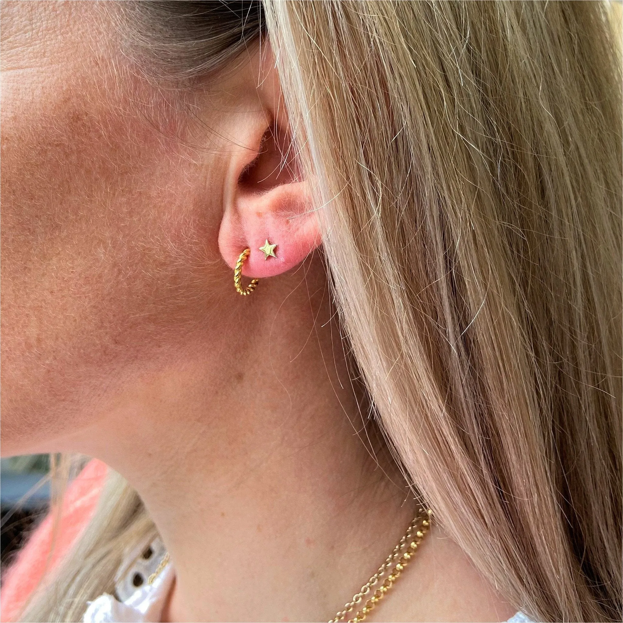 Alhambra Micro Twisted Gold Vermeil Hoop Earrings