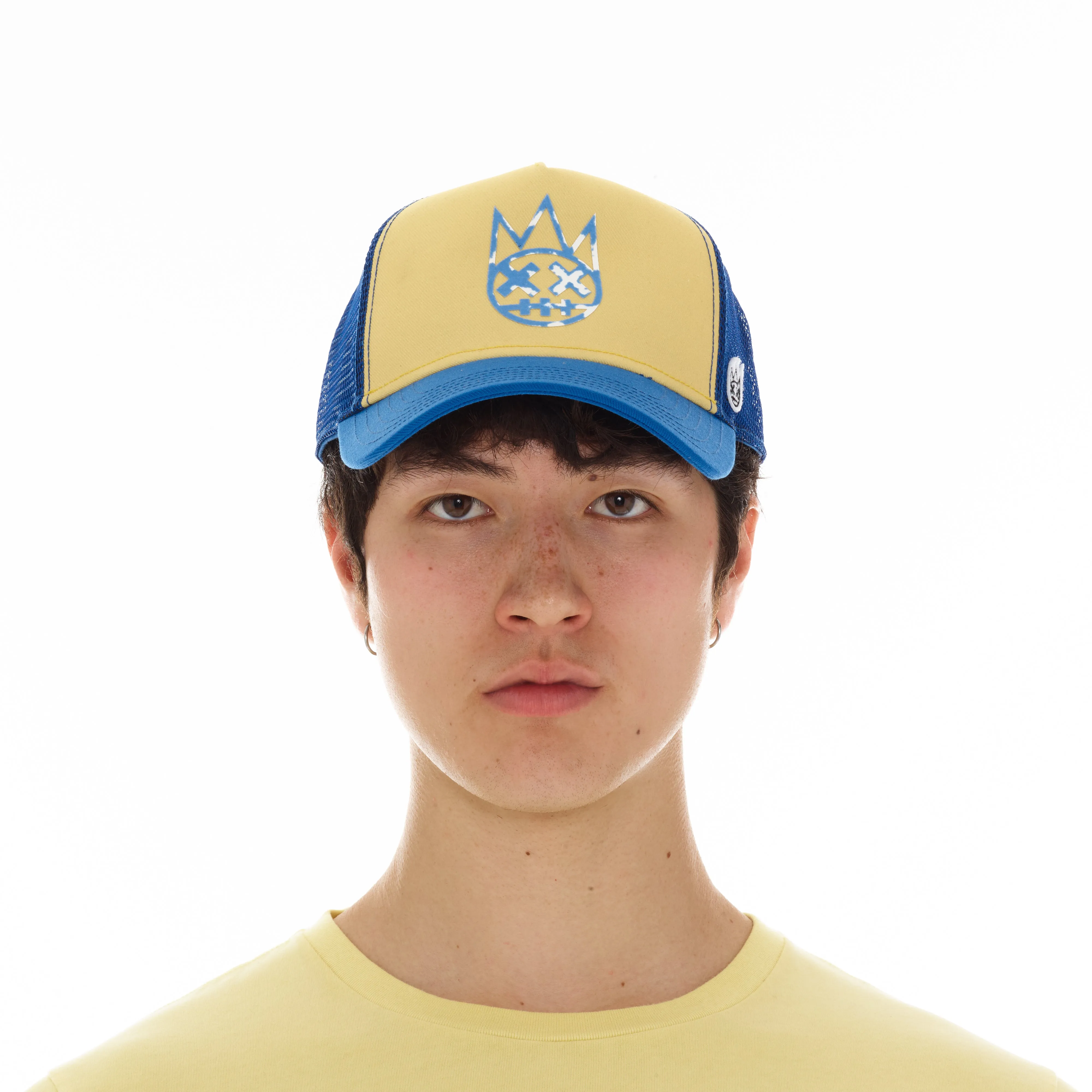 CLEAN LOGO MESH BACK TRUCKER CURVED VISOR IN VINTAGE YELLOW