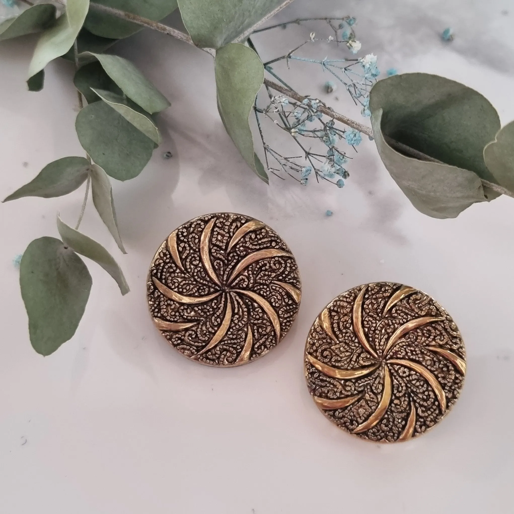 Vintage earrings - Antique gold