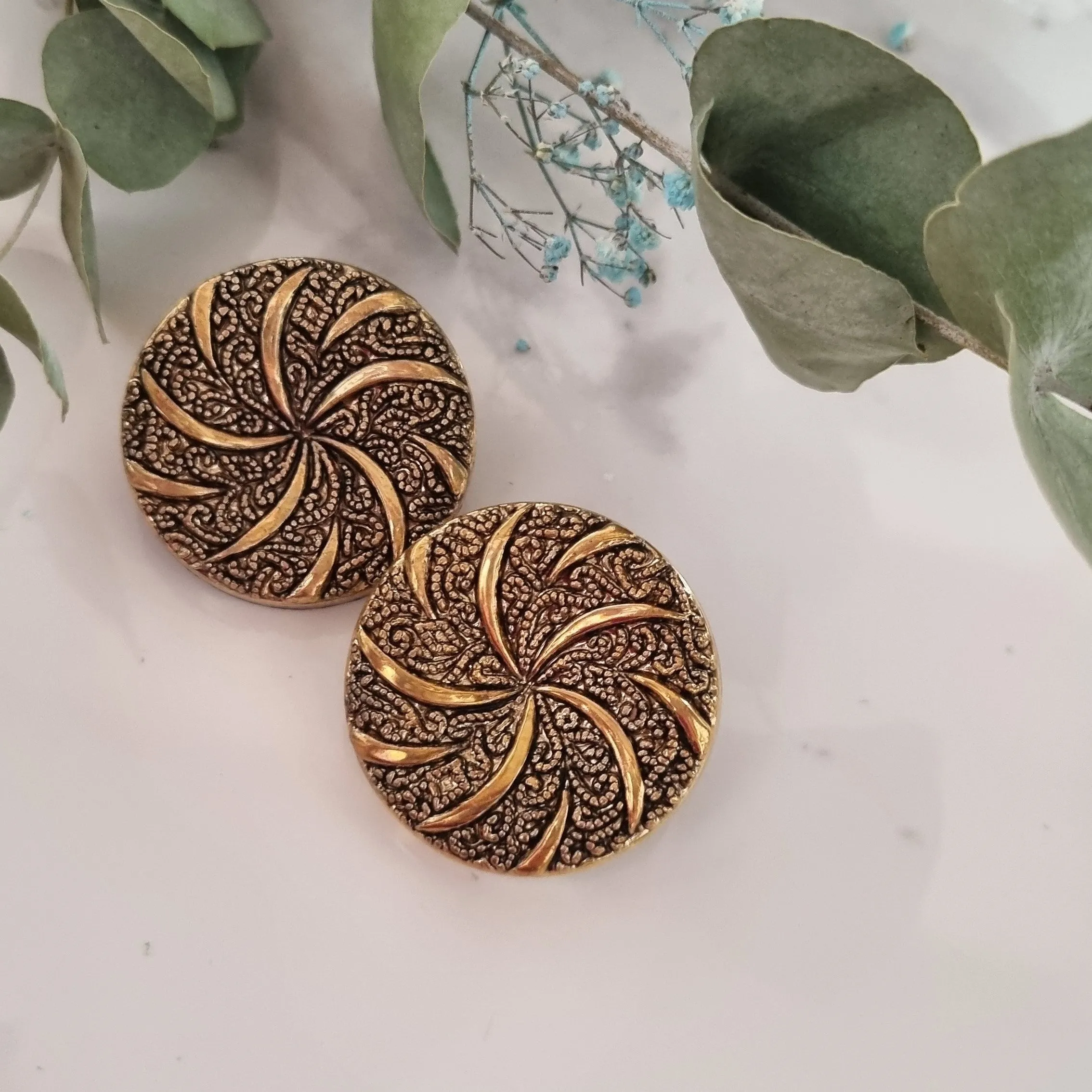 Vintage earrings - Antique gold